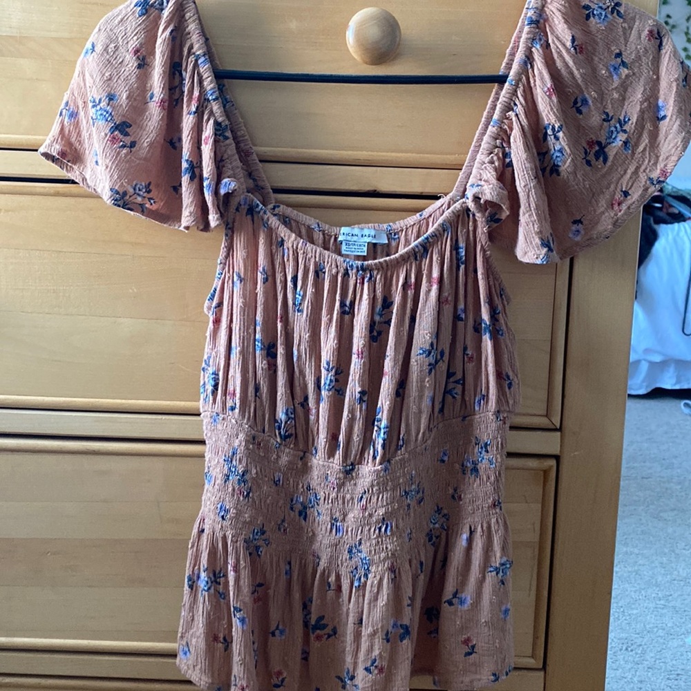 AMERICAN EAGLE FLORAL BLOUSE